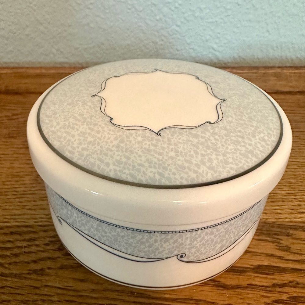 Elegant Blue and White vintage Wedgewood Ceramic Box